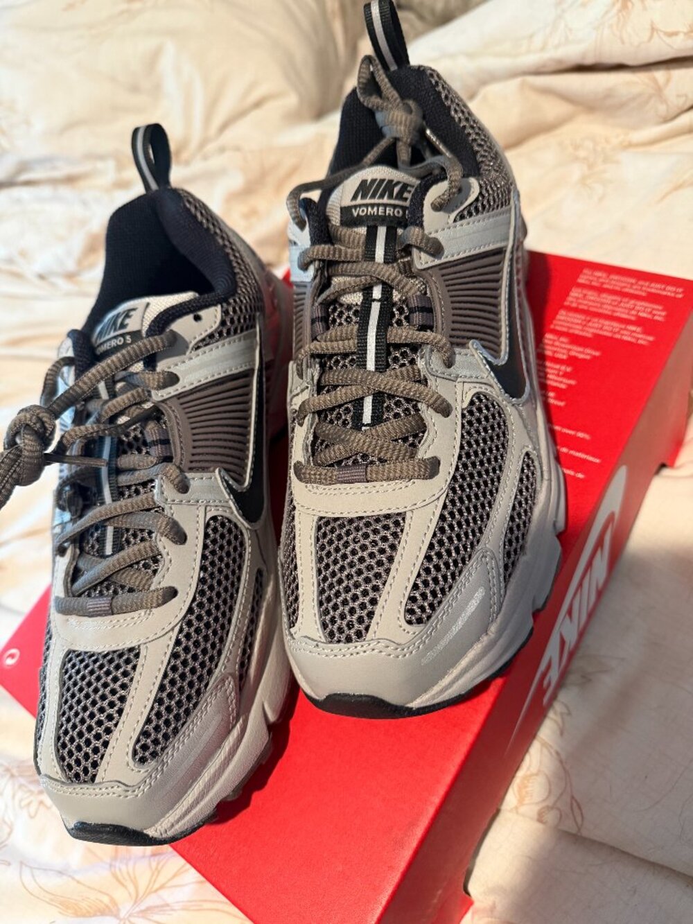 Nike Vomero 5 Women's Athletic Shoes Gray and Black